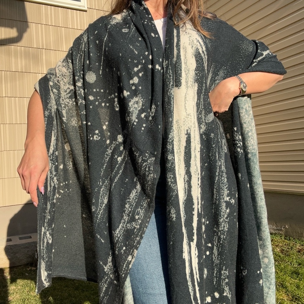 NWOT Skull Cashmere Abstract Art Shawl - Picture 6 of 10